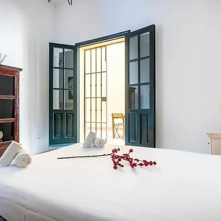 Aitana En Alvarez Quintero Seville Exterior photo